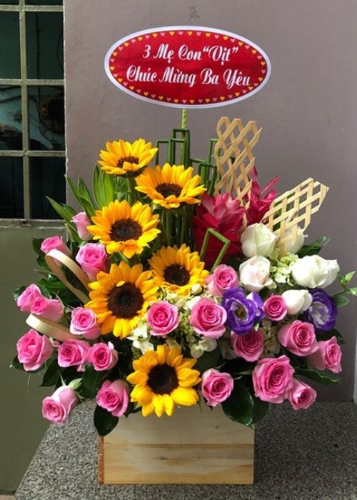 Giỏ hoa tươi đẹp dành tặng cho chồng vào ngày sinh nhật 